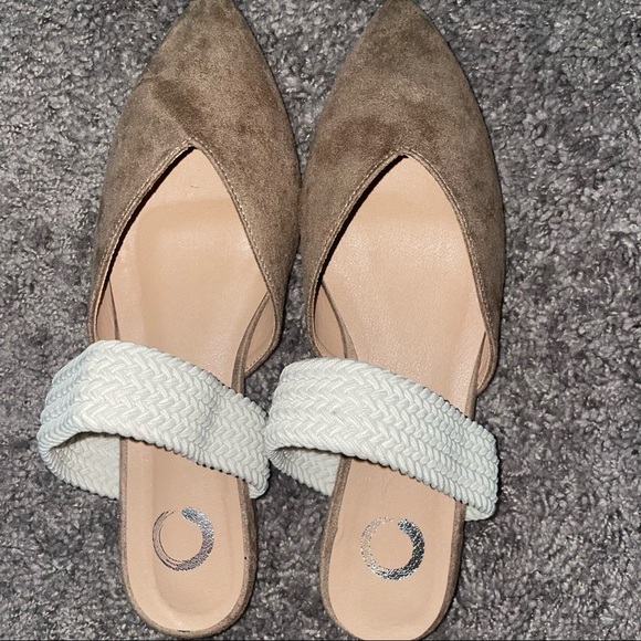 Tan Flats - Picture 3 of 4